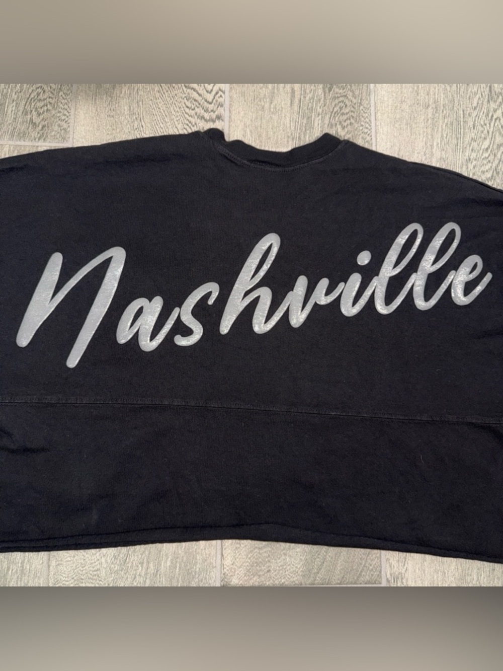 Spirit Jersey Nashville  Spell Out T- Shirt Large Black Cropped Long Sleeve